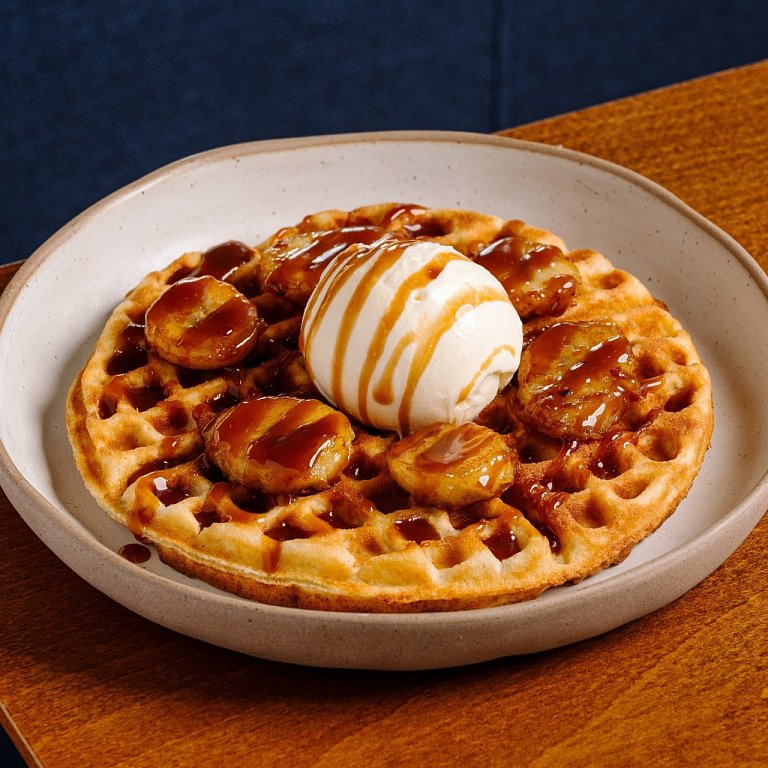 К Вафля с карамельным бананом и мороженым